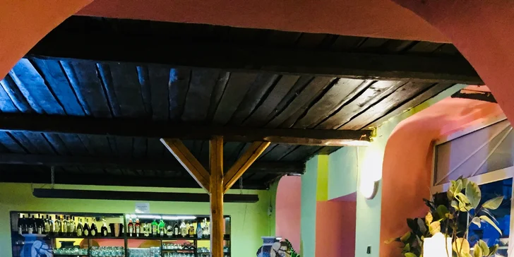Indické menu pro 2: předkrm, hlavní jídlo s rýží a chlebem naan