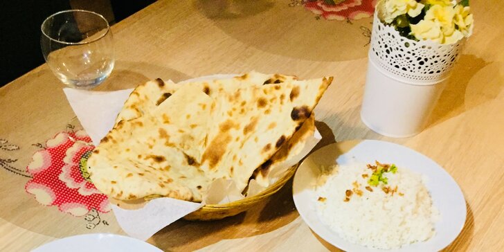 Indické menu pro 2: předkrm, hlavní jídlo s rýží a chlebem naan