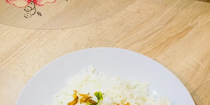 Indické menu pro 2: předkrm, hlavní jídlo s rýží a chlebem naan