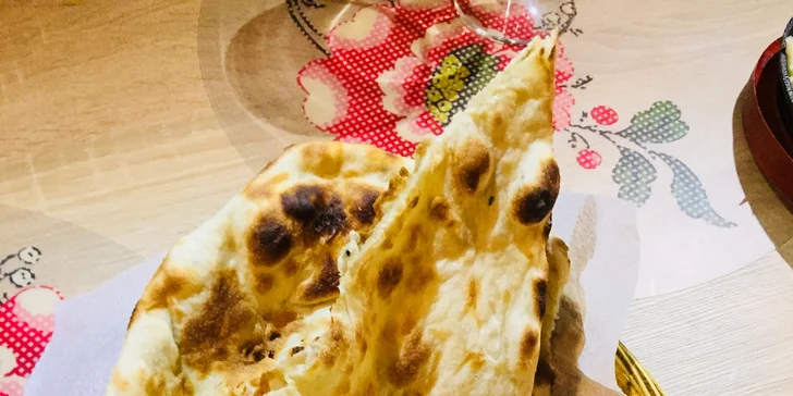 Indické menu pro 2: předkrm, hlavní jídlo s rýží a chlebem naan