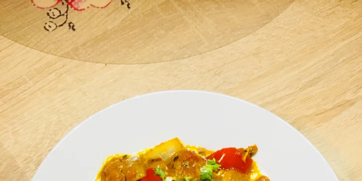 Indické menu pro 2: předkrm, hlavní jídlo s rýží a chlebem naan