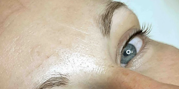 Permanentní make-up obočí nebo očních linek dle výběru