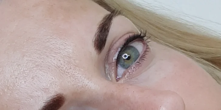 Permanentní make-up obočí nebo očních linek dle výběru