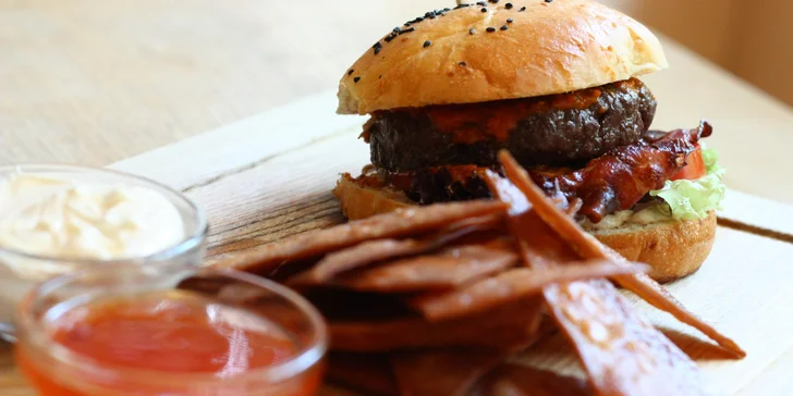 Mexiko nebo beef burger a limonáda k němu pro 1–2 osoby