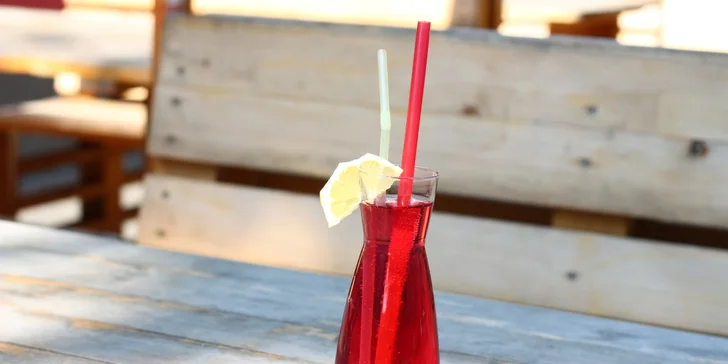 Mexiko nebo beef burger a limonáda k němu pro 1–2 osoby