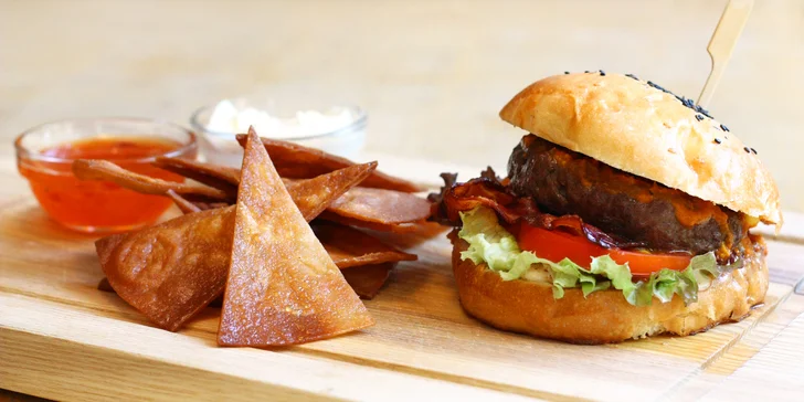 Mexiko nebo beef burger a limonáda k němu pro 1–2 osoby