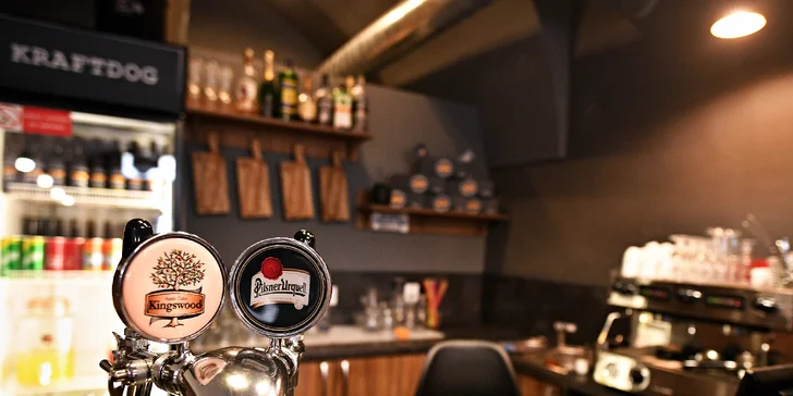 Burger podle výběru, hranolky a pivo nebo limonáda pro 1 i 2 osoby