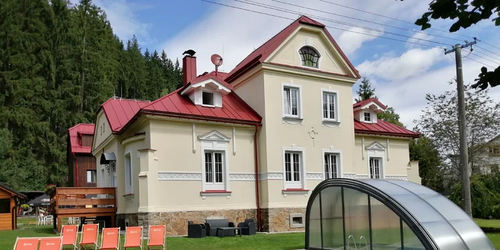Lyžování i jarní pohoda v Beskydech pro páry i rodiny: apartmán se snídaní