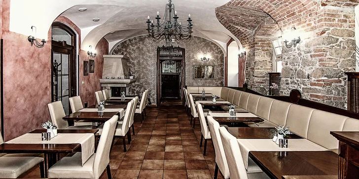 Romantický pobyt na zámku Berchtold: snídaně, wellness i lahev vína