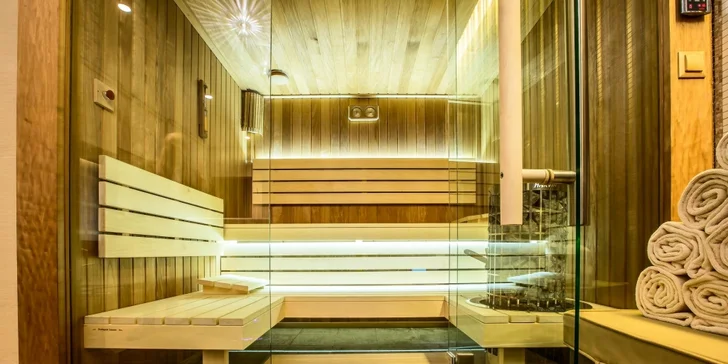 Pobytu v luxusním hotelu v centru Budapešti: snídaně a neomezeně sauna a vířivka