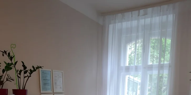 Kosmetické ošetření obličeje včetně masáže a čištění ultrazvukovou špachtlí