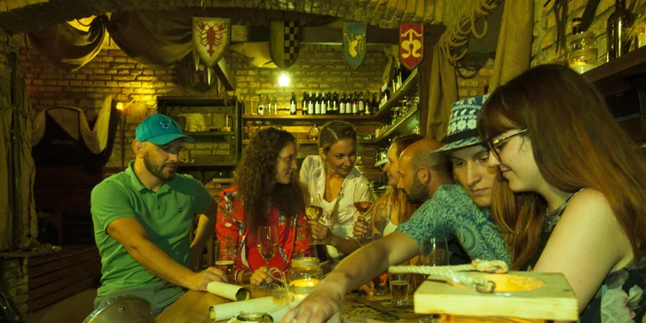 Ke hře je možné si dokoupit i drink, aby se lépe luštilo.