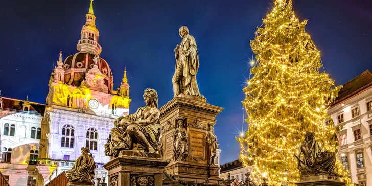 Výlet na adventní trhy v Grazu: ledový betlém i největší adventní kalendář světa
