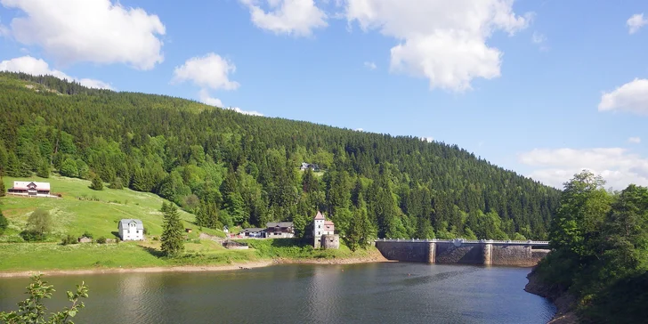Relax pro dva: chata ve Špindlu s výhledem na Labskou přehradu, snídaně a výlety