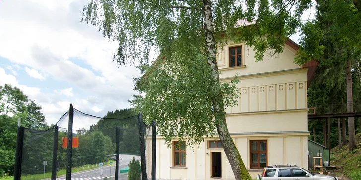 Relax pro dva: chata ve Špindlu s výhledem na Labskou přehradu, snídaně a výlety