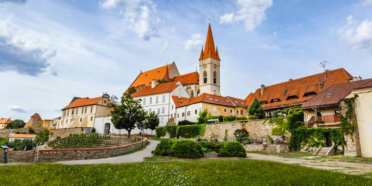 Odpočinek ve Znojmě: snídaně, raut a degustace vína ve sklípku