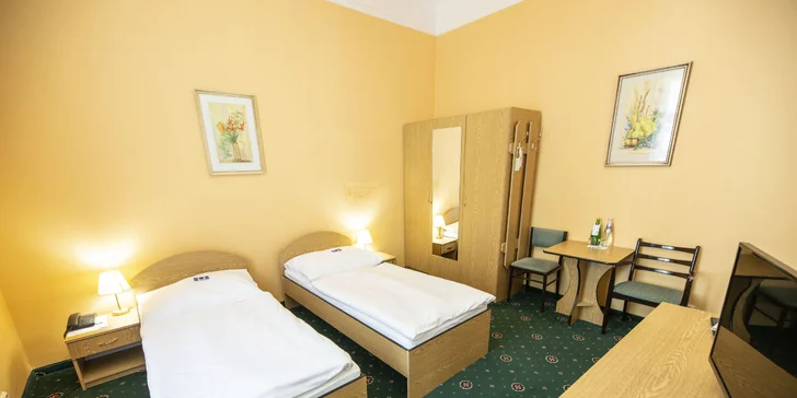 3 nebo 4 dny v Karlových Varech: polopenze a bazén i procedury