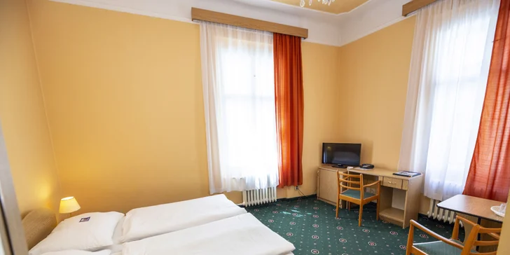 3 nebo 4 dny v Karlových Varech: polopenze a bazén i procedury