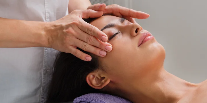 50 minut úlevy pro hlavu i nohy: balíček s Head Spa a lázeň nohou s masáží