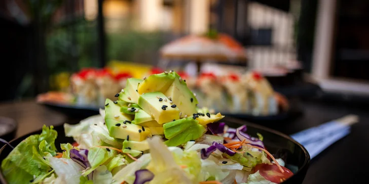 16–46 ks sushi v menu i se saláty, miso polévkami a gyoza taštičkami