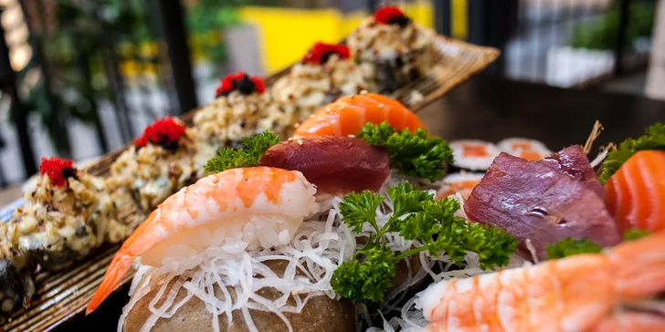 16–46 ks sushi v menu i se saláty, miso polévkami a gyoza taštičkami