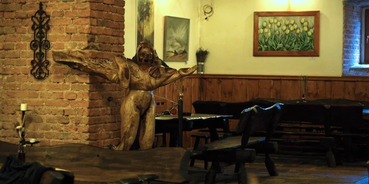 Hovězí burger v domácí bulce, hranolky a tatarka pro 1 i 2 os.