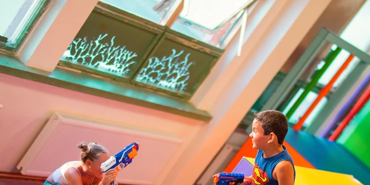 Nerf battle: střílečka s pěnovými projektily, jámami s molitanem a dalšími překážkami pro 1-6 osob