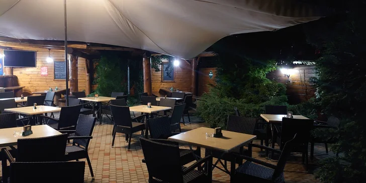 Čtvrtlibrák s hovězím, čedarem i slaninou a hranolky pro 1 i 2 osoby
