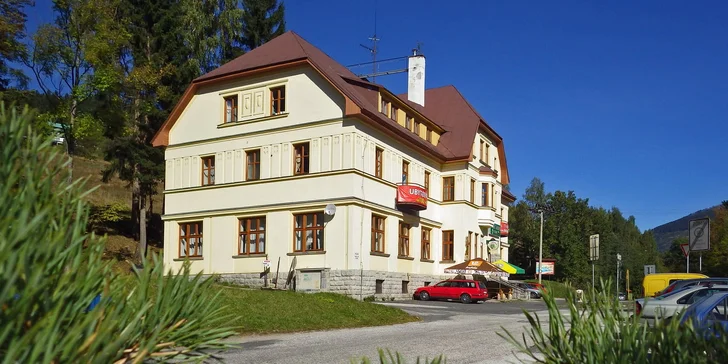 Relax pro dva: chata ve Špindlu s výhledem na Labskou přehradu, snídaně a výlety