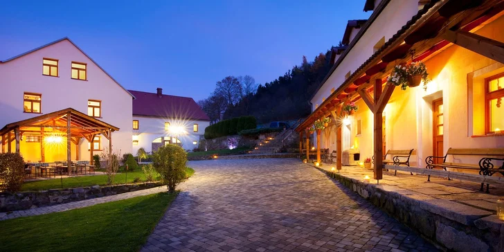 Romantika blízko Karlových Varů: bazén, wellness procedury a polopenze