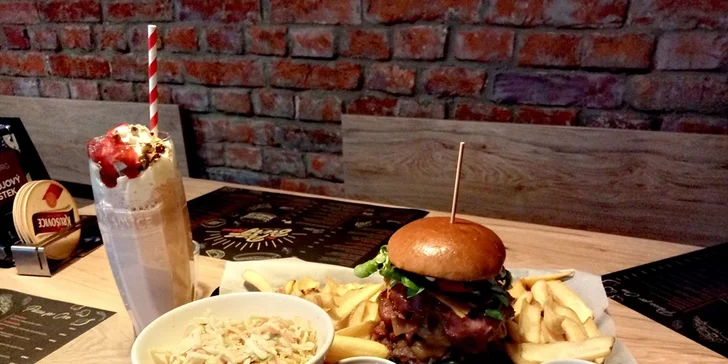Menu jako z 50. let: Burger a milkshake k tomu pro jednoho nebo pro dva