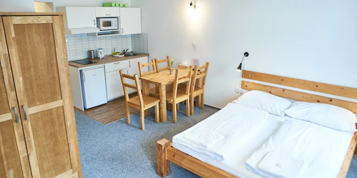Lyžování i jarní pohoda v Beskydech pro páry i rodiny: apartmán se snídaní
