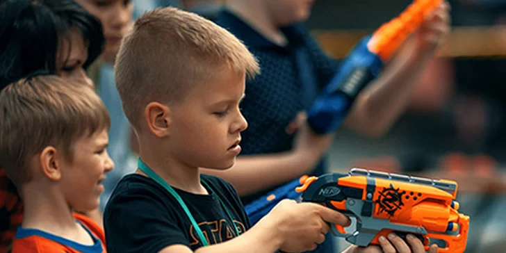 Nerf battle: střílečka s pěnovými projektily, jámami s molitanem a dalšími překážkami pro 1-6 osob