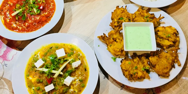 Indické menu pro 2: předkrm, hlavní jídlo s rýží a chlebem naan