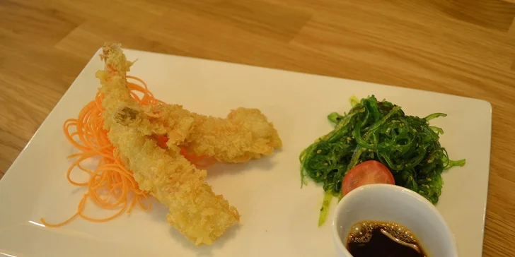 Výtečné sushi menu až pro 3 osoby v Umami
