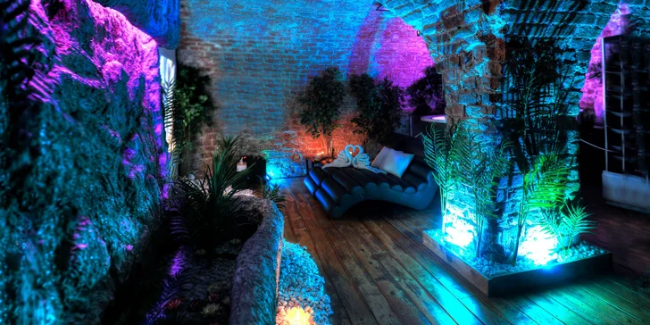 Božská relaxace v romantickém wellness s vinotékou a filmem pro dva