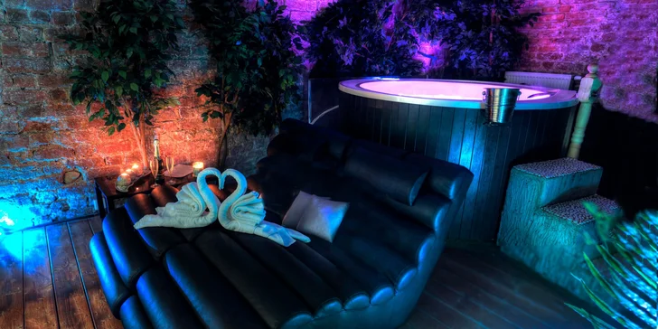 Božská relaxace v romantickém wellness s vinotékou a filmem pro dva