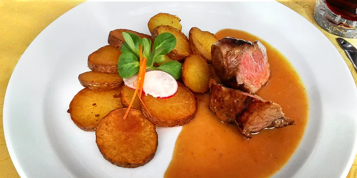 České menu pro 2 osoby: ovárek, panenská svíčková, domácí lívance a možný i wellness