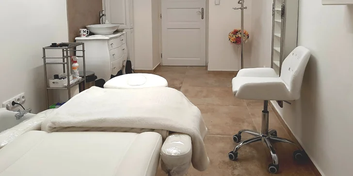 Permanentní make-up obočí nebo očních linek dle výběru