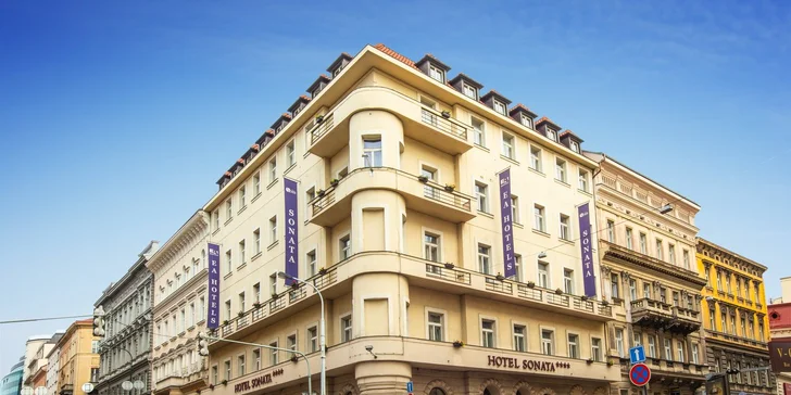 Pobyt v luxusním 4* hotelu u Václavského náměstí: snídaně, projižďka i privátní wellness