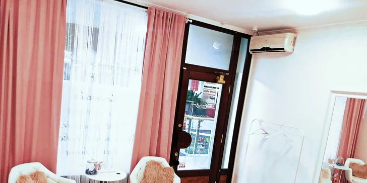 Permanentní make-up obočí v salonu v centru Brna: microblading nebo pudrové obočí