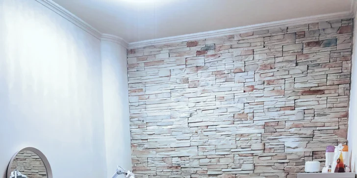 Permanentní make-up obočí v salonu v centru Brna: microblading nebo pudrové obočí