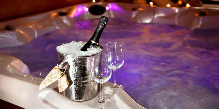 2 hodiny relaxace v privátní vířivce pro 2–4 osoby, sauna i zapůjčení županu a ručníků zdarma