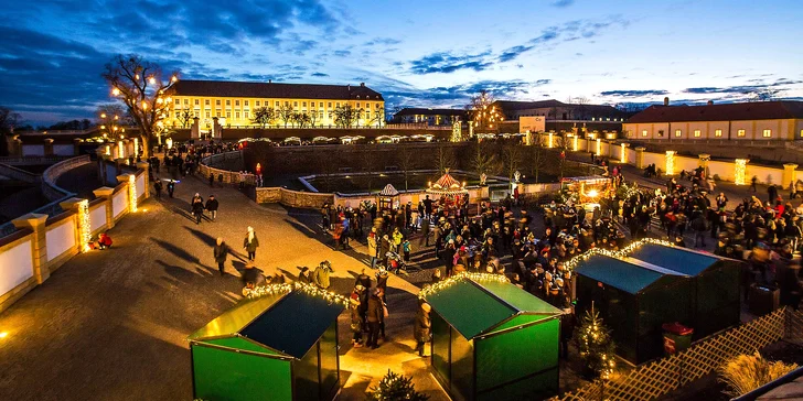 Jednodenní autobusový zájezd do vánočního zámku Schloss Hof a čokoládovny Hauswirth