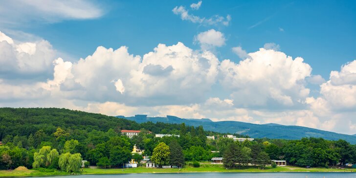 Podzimní relax na Šíravě: neomezený vstup do wellness i aquaparku a polopenze