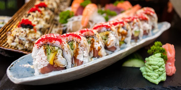 16–46 ks sushi v menu i se saláty, miso polévkami a gyoza taštičkami