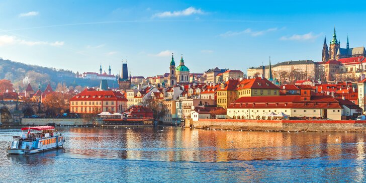 Pobyt ve 4* hotelu v centru Prahy: snídaně, okružní jízda městem i možnost privátního wellness
