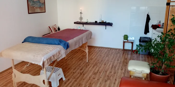 Relaxační masáž s lávovými kameny dle výběru: částečná, celková nebo královská