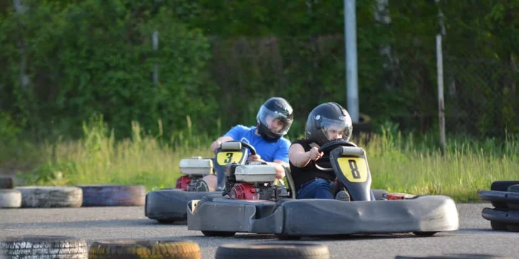 Svižná jízda na přírodním okruhu: 10–20 min. jízdy na motokáře Honda pro 1 nebo 2 osoby