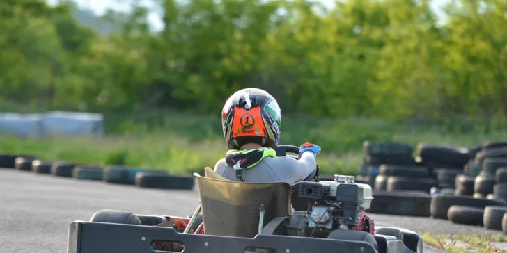 Svižná jízda na přírodním okruhu: 10–20 min. jízdy na motokáře Honda pro 1 nebo 2 osoby